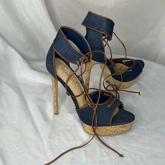 Steve Madden Navy and Tan Lace-Up Heels - Picture 6 of 10